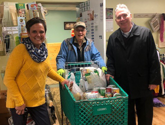 Gold Club Donates to Foley Cross Center